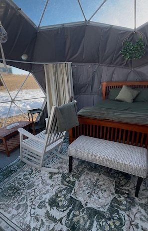 1 bedroom, bed sheets