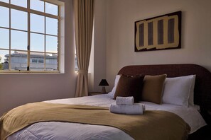 2 bedrooms, iron/ironing board, WiFi, bed sheets - Chic 2BR Bondi Beach Luxury - 5 min walk to Sand (Bondi)