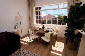 Dining - Chic 2BR Bondi Beach Luxury - 5 min walk to Sand (Bondi)