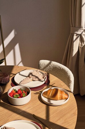 Dining - Chic 2BR Bondi Beach Luxury - 5 min walk to Sand (Bondi)