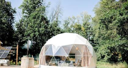 Unique Off-Grid Dome Escape with Hot Tub & Forest Views in Ontario, Canada