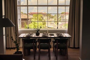 Dining - Bondi Beach Luxury 2BR - 5 min walk to Sand (Bondi)