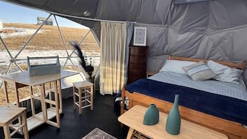 1 bedroom, bed sheets
