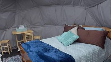 1 bedroom, bed sheets