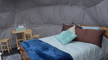 1 bedroom, bed sheets