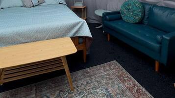 1 bedroom, bed sheets