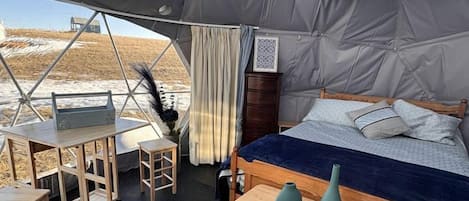 1 bedroom, bed sheets