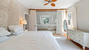5 bedrooms, WiFi, bed sheets - Secluded Riverfront Farmhouse with Pool, Hot Tub & Firepit in Ontario, Canada (Marmora)