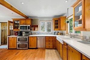 Private kitchen - Secluded Riverfront Farmhouse with Pool, Hot Tub & Firepit in Ontario, Canada (Marmora)