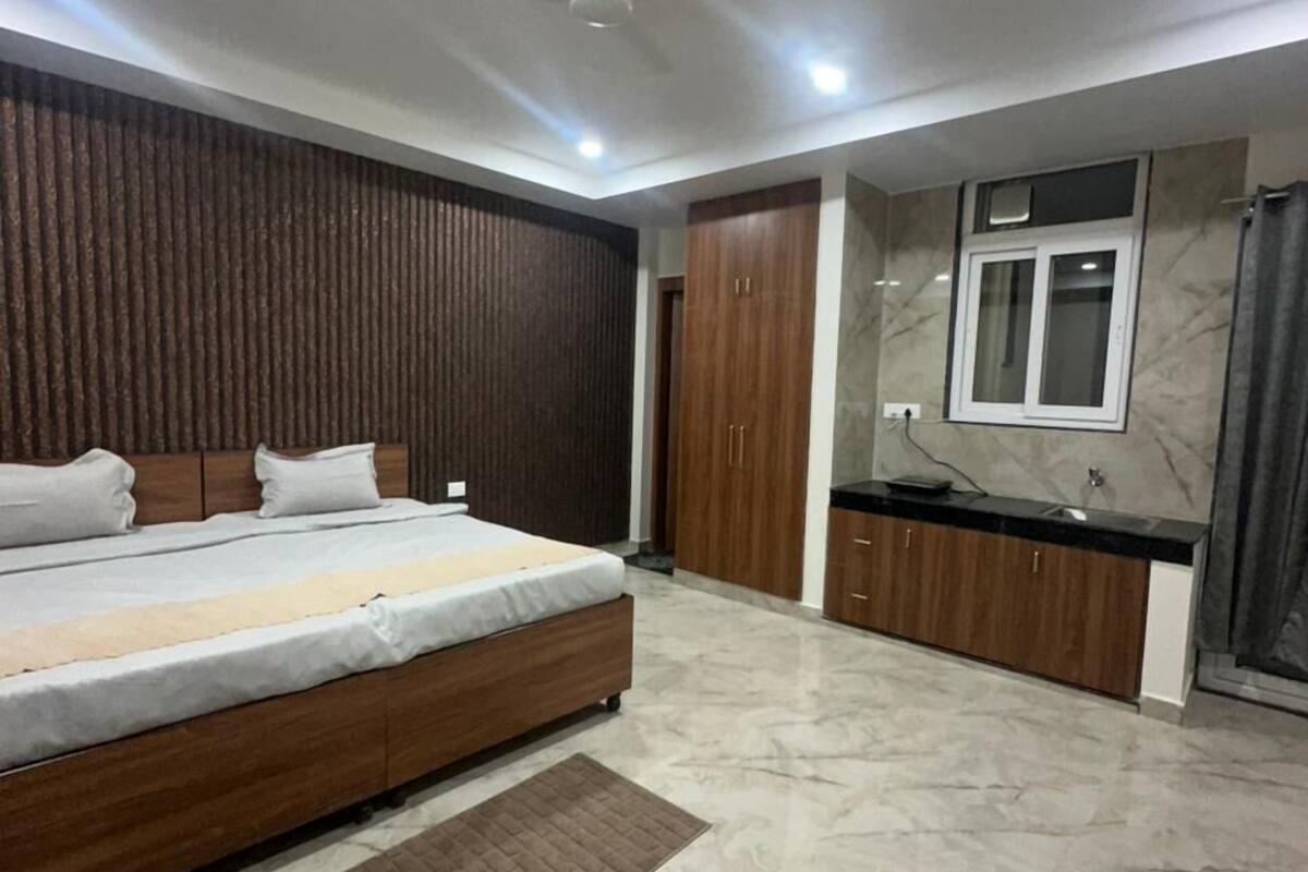 Deluxe Room, Balcony, City View