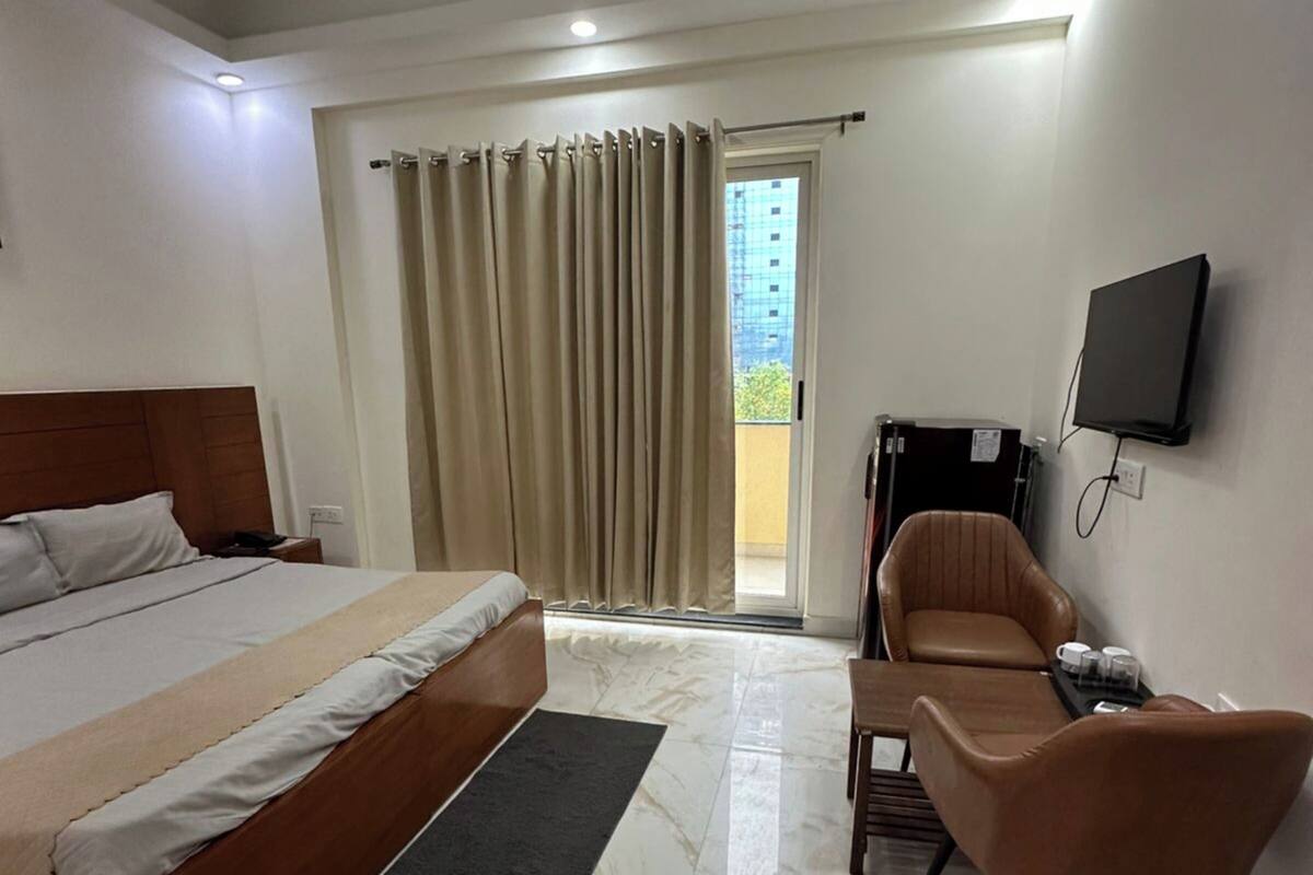Deluxe Room, Balcony, City View