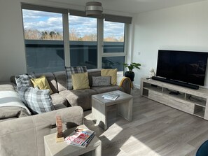 2 bedrooms - Stylish Penthouse- Guests Favourite Just Amazing (London)