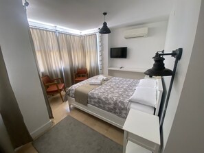 家庭四人房 | 意大利 Frette 床单、高档床上用品、客房内保险箱、熨斗/熨板