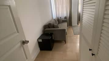Family Quadruple Room | Living area