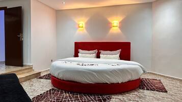 Iron/ironing board, internet, bed sheets