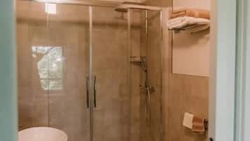 Deluxe-Doppel- oder -Zweibettzimmer, HĂŒgelblick | Badezimmer