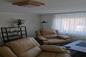 Smart TV, books - Vrbo Property (Röbel/Müritz)