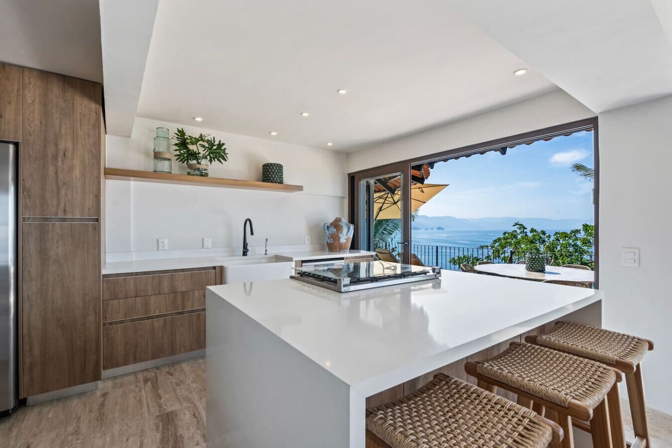 Refrigerador, horno, placa de cocina, lavavajillas