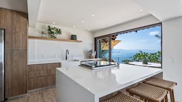 Refrigerador, horno, placa de cocina, lavavajillas