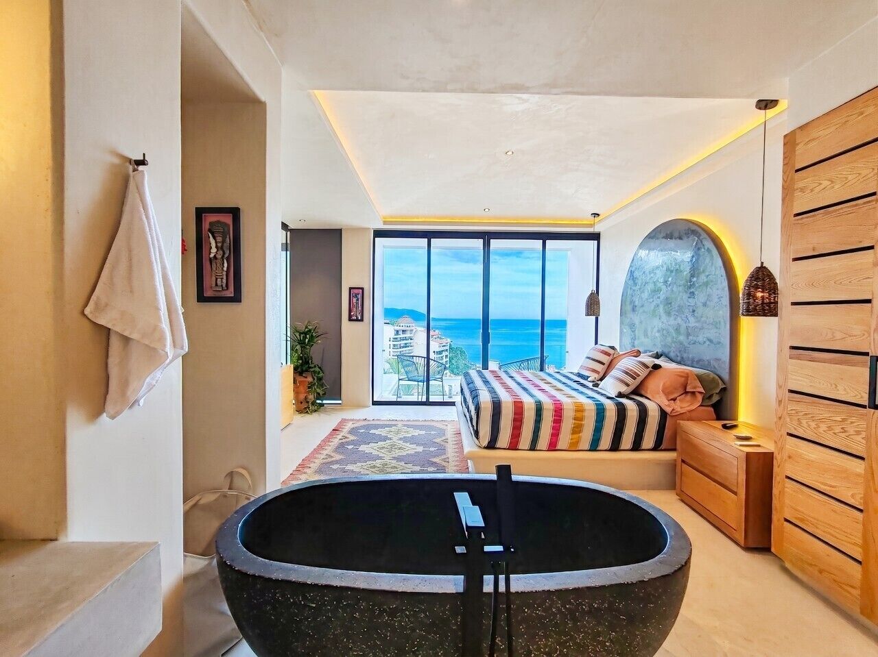 4 bedrooms, desk, iron/ironing board, WiFi