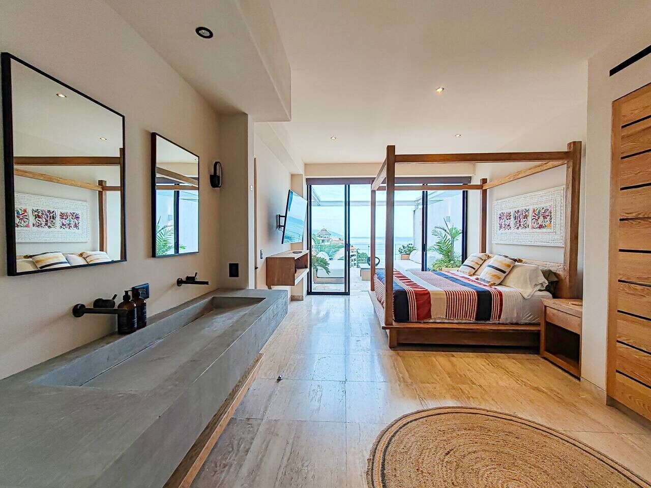 Desk, iron/ironing board, WiFi, bed sheets
