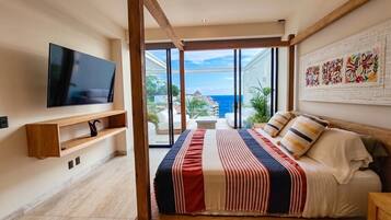 4 bedrooms, desk, iron/ironing board, WiFi