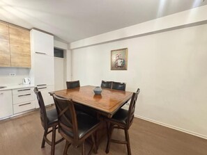 Apartment, Balkon, Gartenblick | Speisen