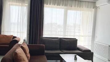 Appartement, balkon, uitzicht op de stad | Woonruimte