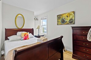 2 bedrooms, iron/ironing board, free WiFi, bed sheets - Airport Manor 2Bdrm Off-Street Parking (St. John"s)