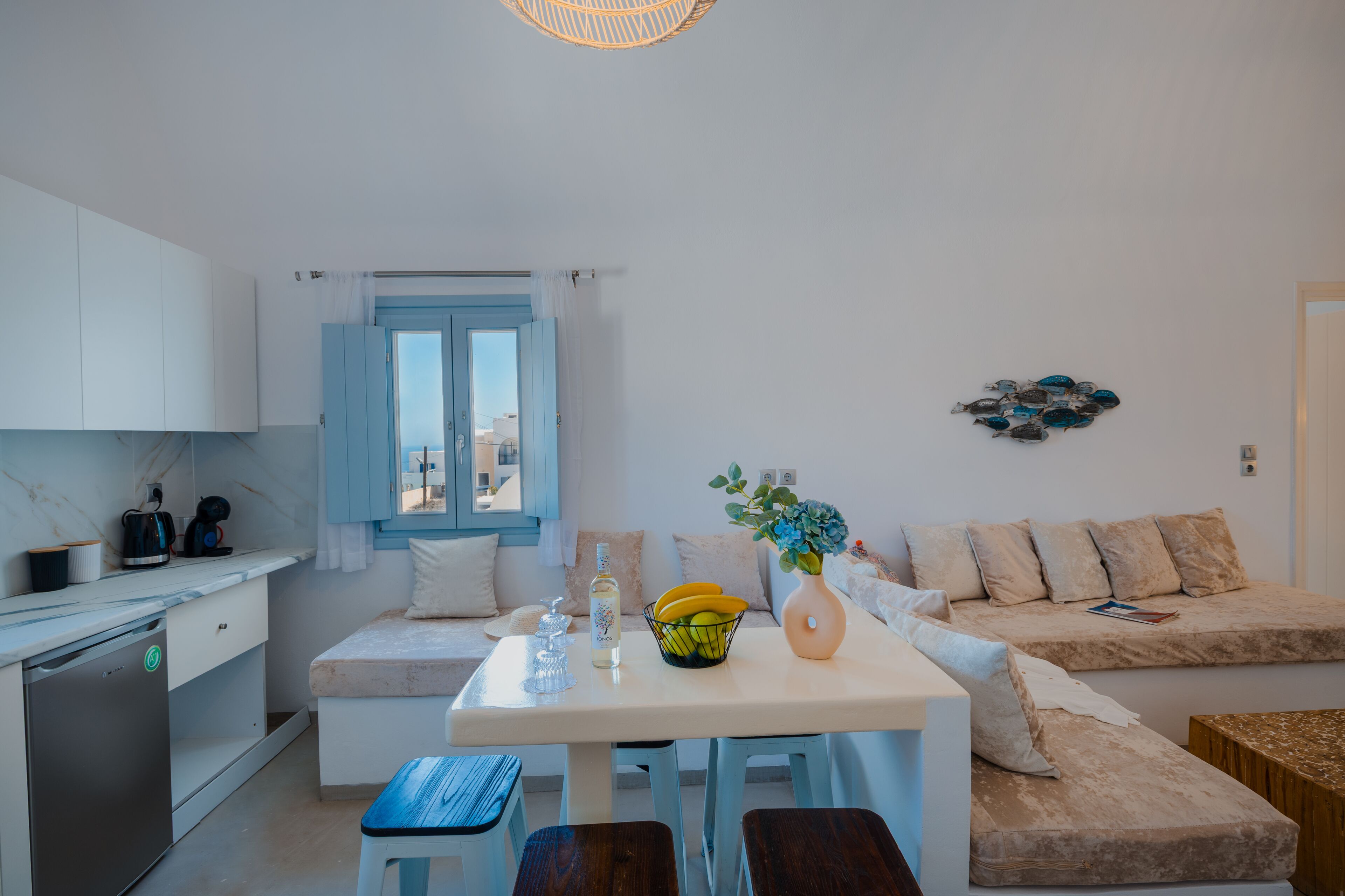 Luxury Cycladic Residence with Private Balcony, Upper Floor | Woonruimte