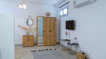 Open-Plan Apartment, Semi-Basement | Intérieur