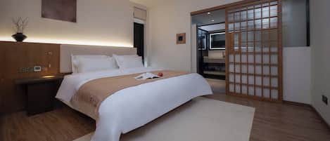 Standard Suite | Premium bedding, down comforters, minibar, individually furnished