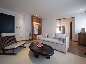 Signature Suite | Living room - Shangri-La City Yunjian Songyue (Deqin)