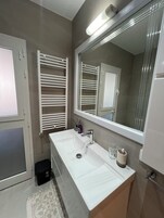 Standard Condo | Bathroom
