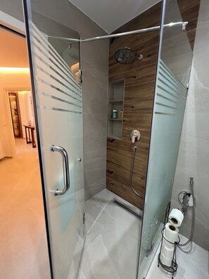 Standard Condo | Bathroom