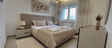 Cortinas blackout, tabla de planchar con plancha y wifi gratis