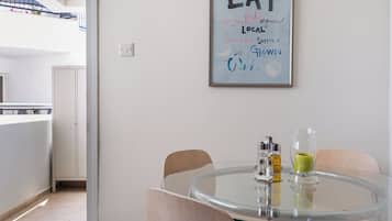 LĂ€genhet - balkong - utsikt mot staden | Restauranger