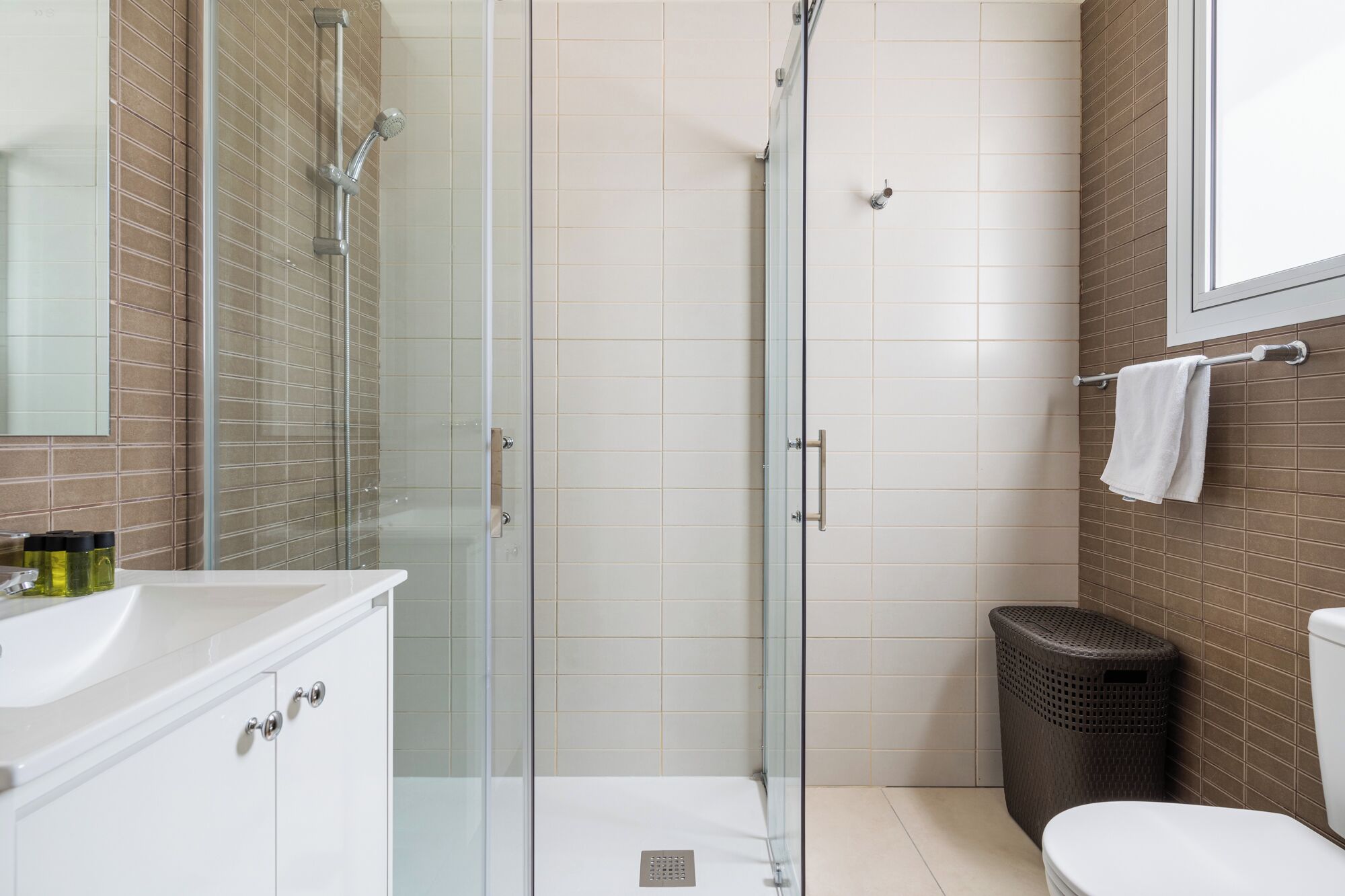 Apartment, Balcony, City View | Bathroom | Shower, free toiletries, hair dryer, slippers