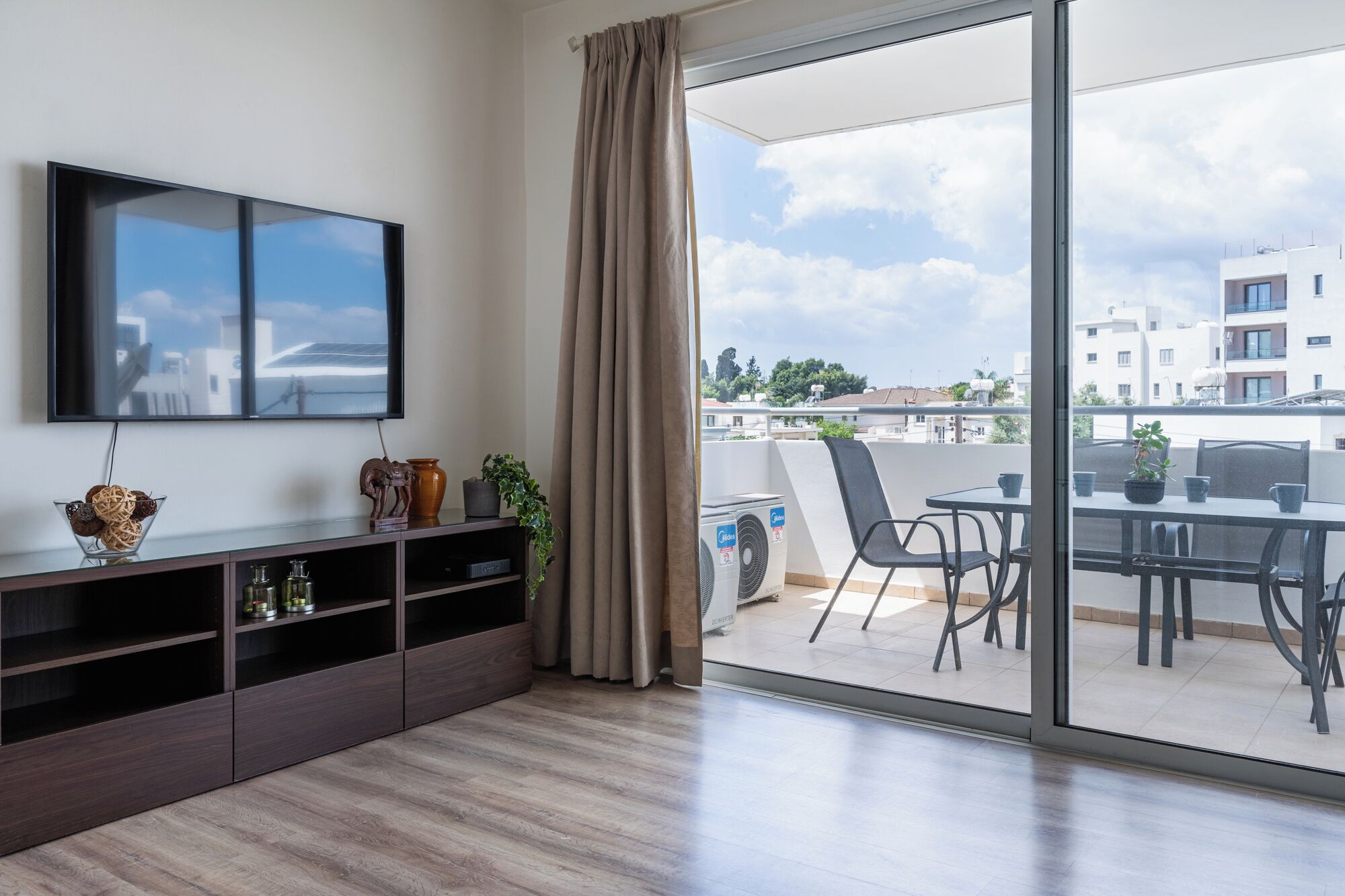 Appartamento, balcone, vista città | Interni