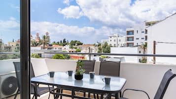 Apartment, Balcony, City View | Outdoor dining