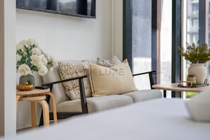 Interior - Studio Just a Few Minutes’ Drive from Downtown Dubai and Meydan Racecourse (Dubai)