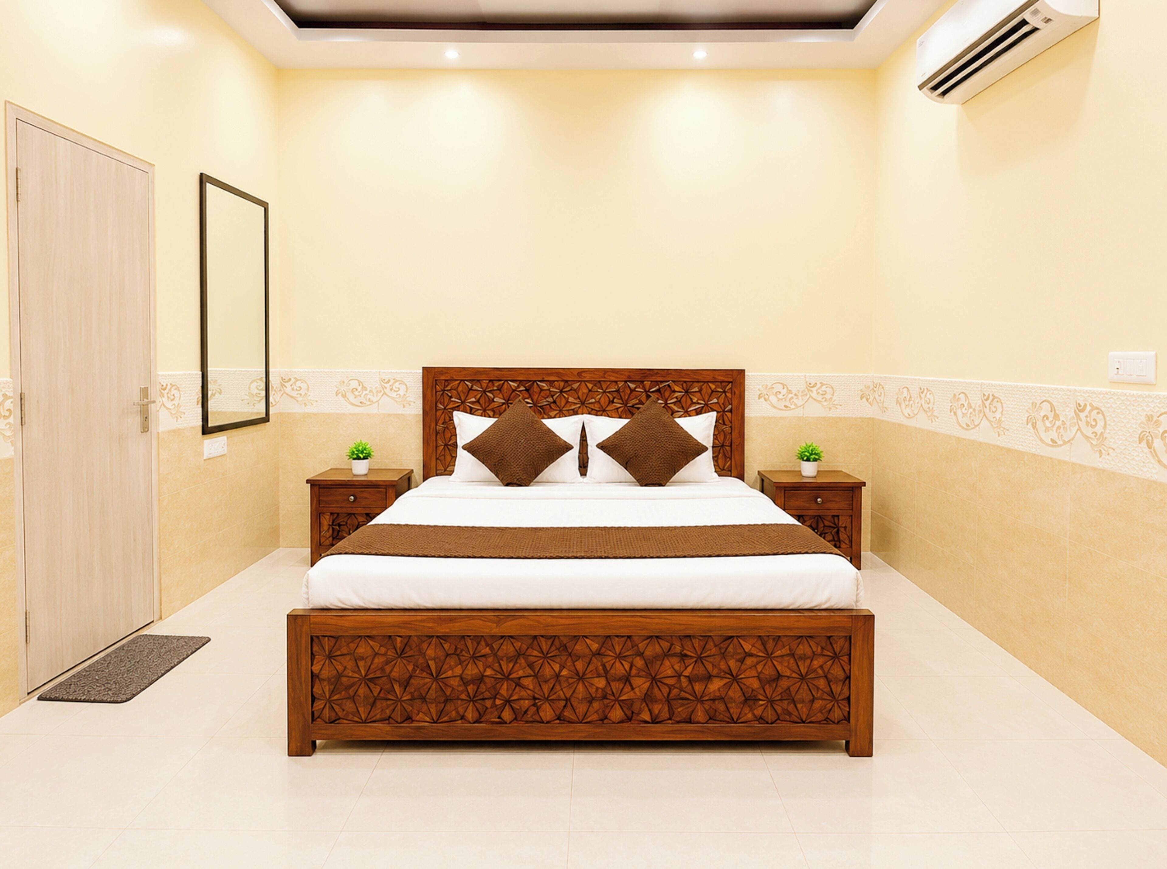 Deluxe Double Room, Air conditioning | Hypo-allergenic bedding, desk, soundproofing, free WiFi