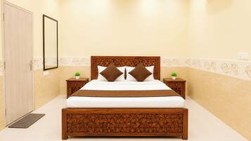 Deluxe Double Room, Air conditioning | Hypo-allergenic bedding, desk, soundproofing, free WiFi