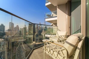 Property grounds - Tranquil Studio With Skyline & Burj Glimpse (Business Bay)