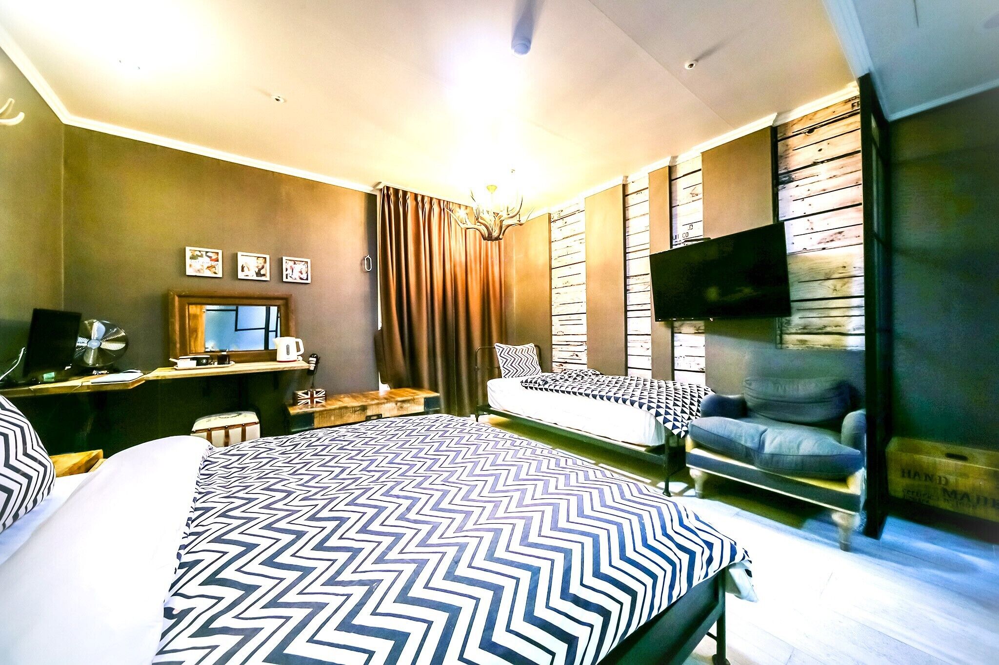 Twin Room, City View | Desk, laptop workspace, blackout drapes, soundproofing