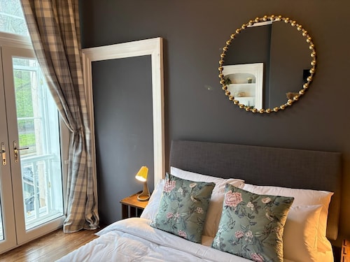 Regal Rooms