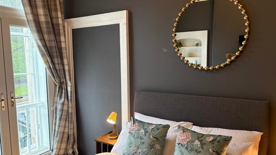Regal Rooms