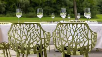 Tempat makan outdoor