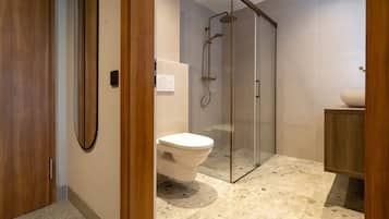 Phòng tắm | Vòi sen/bồn tắm kết hợp, máy sấy tóc, khăn tắm, xà phòng