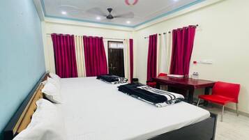 Phòng Tiêu chuẩn | Bàn